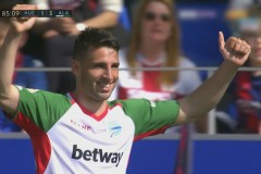 足球周末精彩进球集锦：阿尔瓦雷斯世界波，中场大师精准传递，快速反击制胜