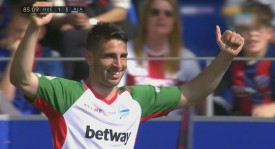 足球周末精彩进球集锦：阿尔瓦雷斯世界波，中场大师精准传递，快速反击制胜